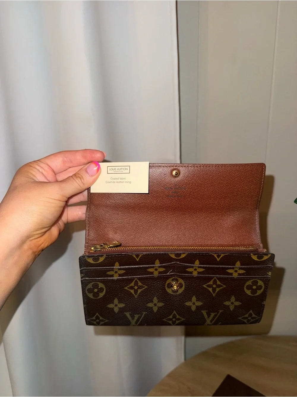 Louis Vuitton Sarah Wallet in the classic Monogram Canvas - Picture 7 of 11